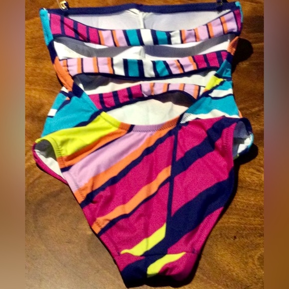 $153 MSRP NWOT Trina Turk Catch A Wave Removable Halter Strap One Piece Swimsuit - Picture 9 of 17